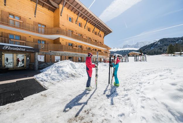 Skifahren auf der Seiser Alm in unserem Hotel direkt an der Piste