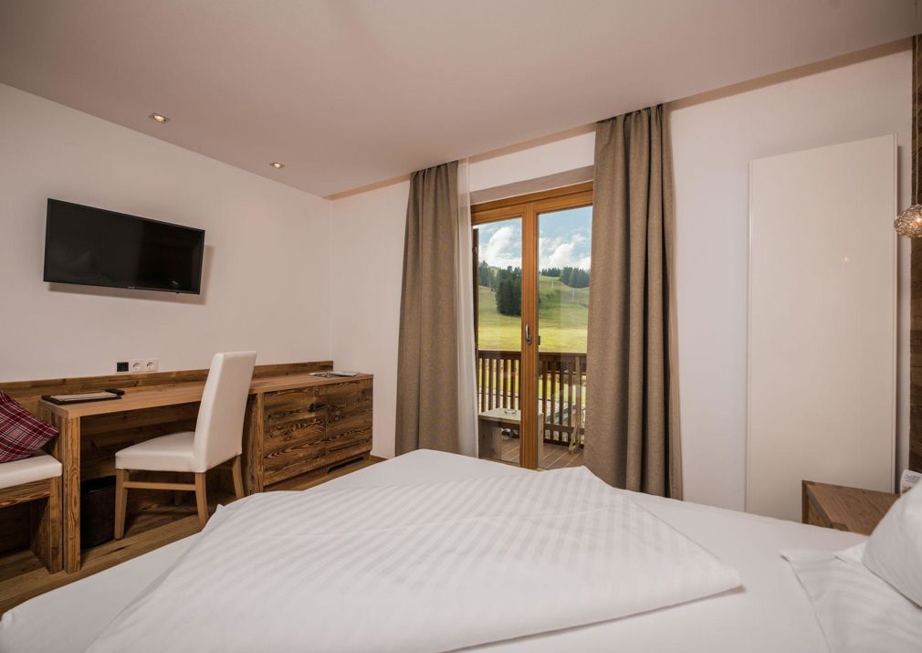 Single room Punta d'Oro Deluxe with a desk and a balcony