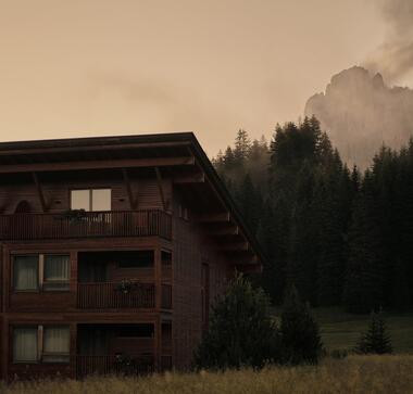 Nuova struttura dello Sporthotel Floralpina sull'Alpe di Siusi con vista sulle Dolomiti