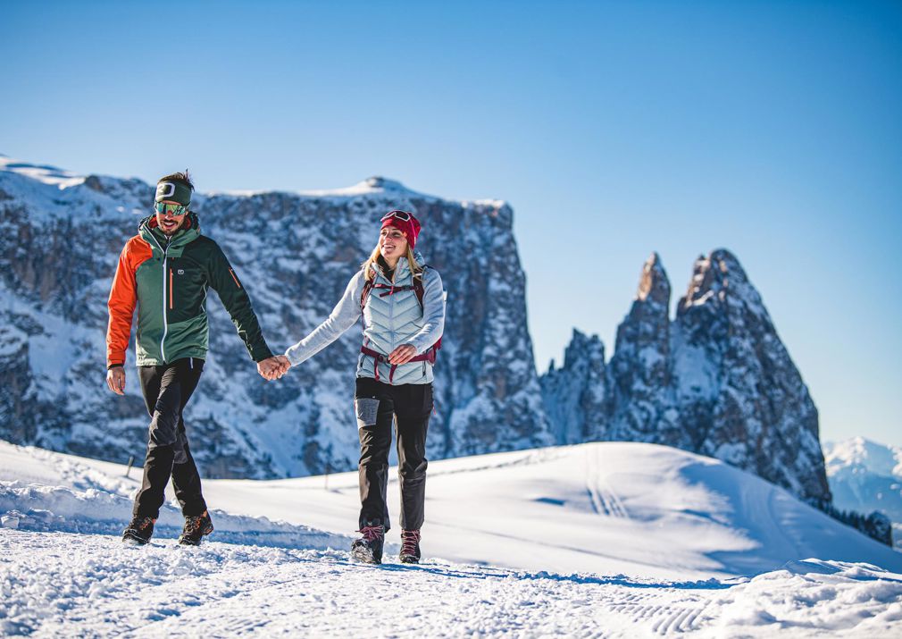 A couple on a winter hike on the Seiser Alm