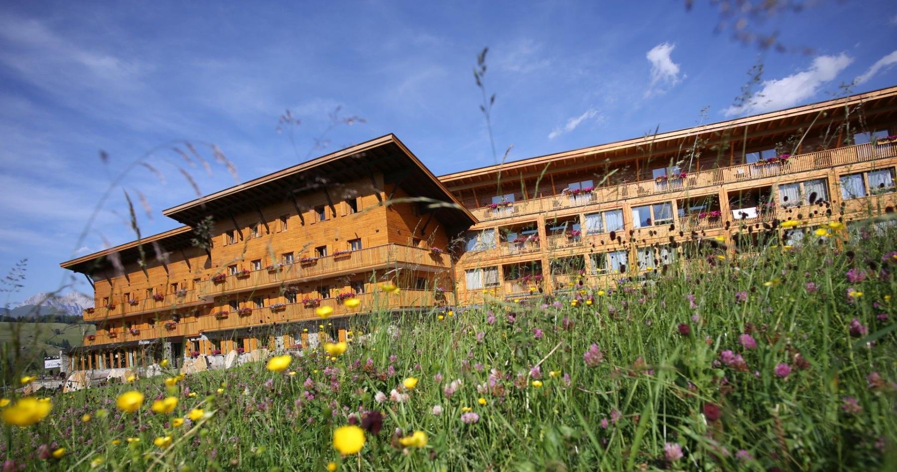 Hotel Floralpina sull'Alpe di Siusi in estate