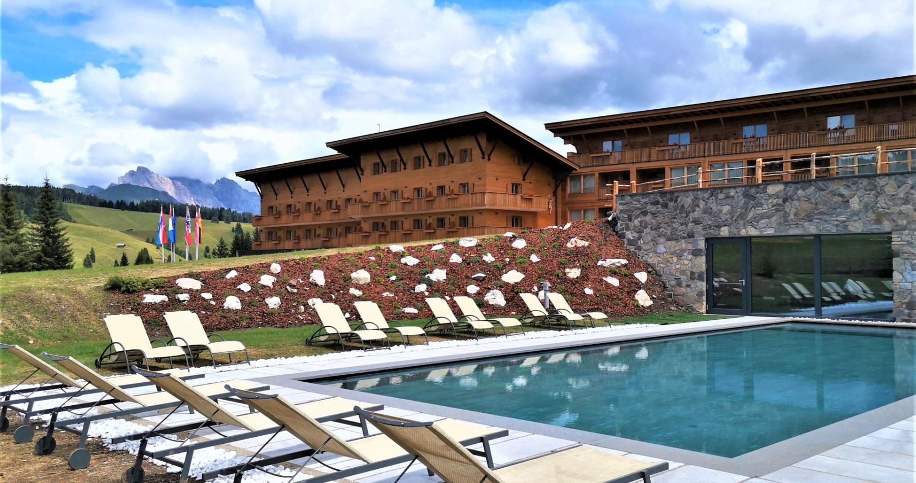 Hotel con piscina esterna