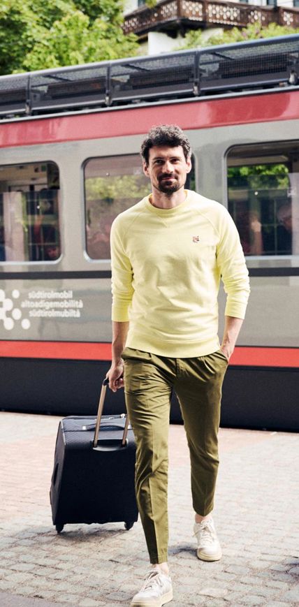 Two guests arrive by train